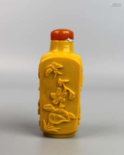 A Chinese Yellow Glass Snuff Bottle, 19th Century