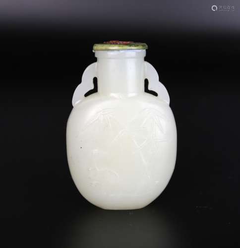 A Chinese Jade Snuff Bottle Carved with Bamboo, Qing