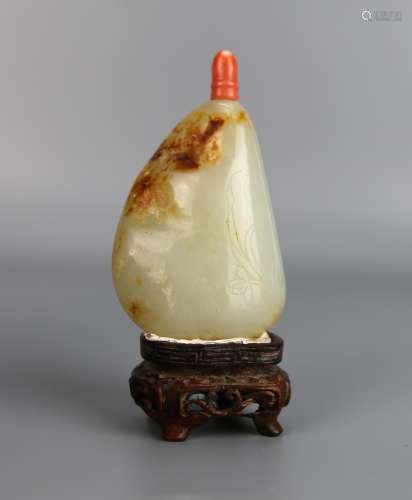 A Chinese White Jade Pebble Material Snuff Bottle, Qing
