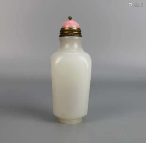 A Chinese White Jade or Glass Snuff Bottle, Qing