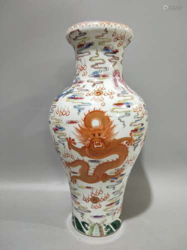 云龙纹蒜头瓶 A Chinese Dragon Pattern Porcelain Garlic Bottle