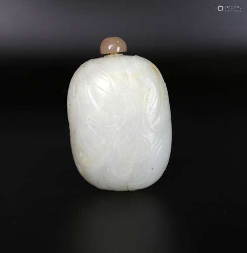 A Chinese White Jade Snuff Bottle, Qing Dynasty