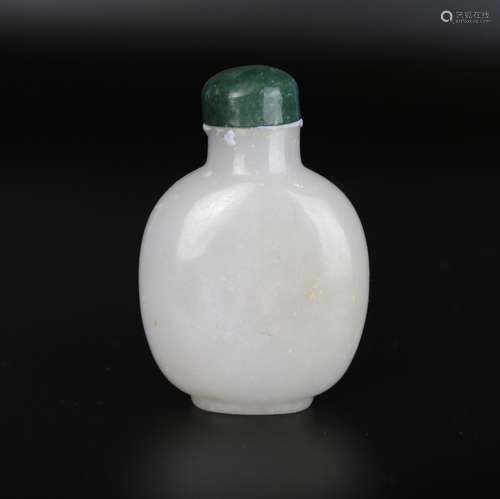 A Chinese White Jade Snuff Bottle, Qing Dynasty