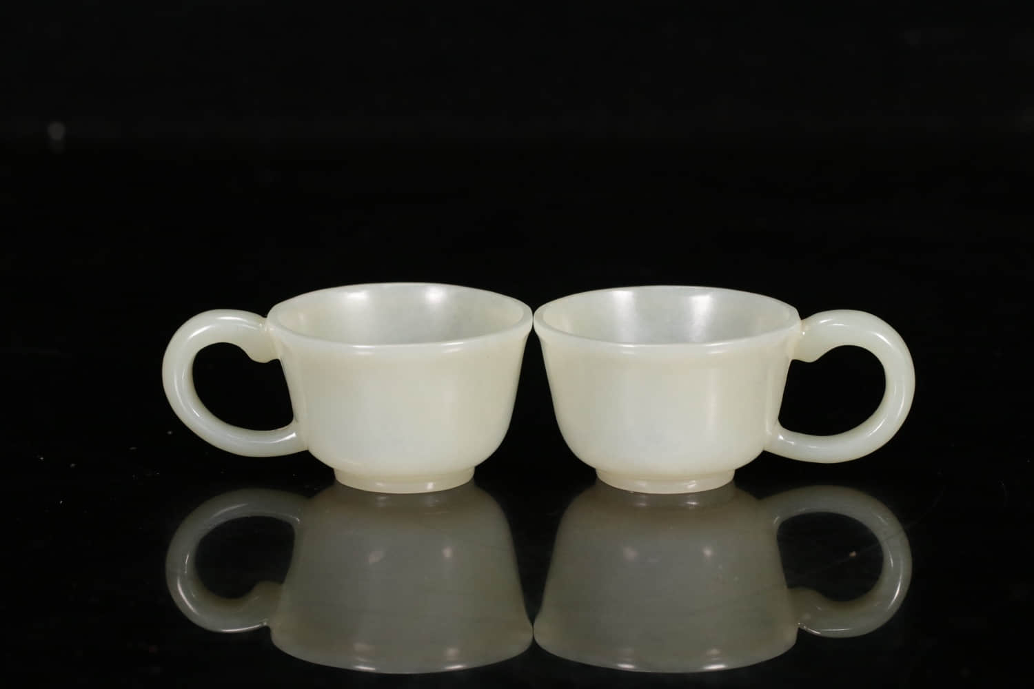 老和田玉杯子一对apairofchinesehetianjadecups