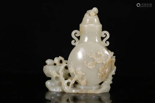 老和田玉喜鹊登梅赏瓶 A Chinese Carved Hetian Jade Vase