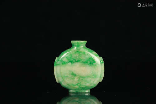 翡翠诗文鼻烟壶 A Chinese Inscribed Jadeite Snuff Bottle