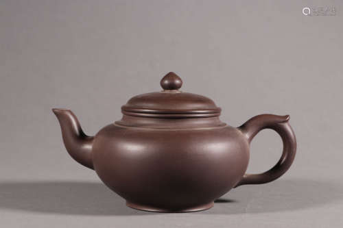 紫砂壶一把 A Chinese Purple Sand Pot