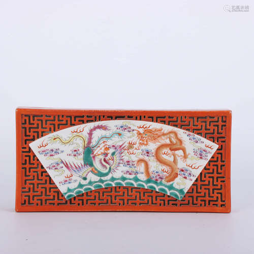 清粉彩镂空雕刻龙凤呈祥纹瓷板 A Chinese Famille Rose Piercing Dragon& phoenix Porcelain Board