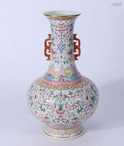 乾隆洋彩缠枝花卉纹双耳瓶 A Chinese Yangcai Floral  Twine Pattern Porcelain Vase