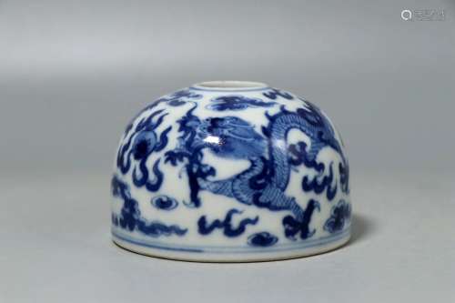 青花龙罐 A Chinese Blue and White Dragon Pattern Porcelain Jar