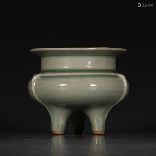 宋 龙泉窑三足琴炉 A Chinese Lognquan Kiln Porcelain Three-legged Censer