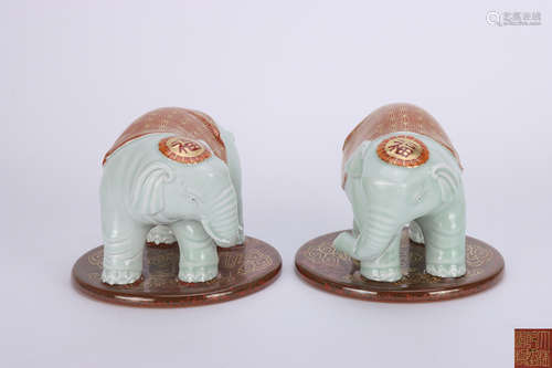 仿生瓷：大象 A Pair of Chinese Porcelain Elephants