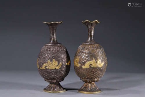 银鎏金海兽纹赏瓶一对 A Pair of Chinese Silver Gild Beast Pattern Vase