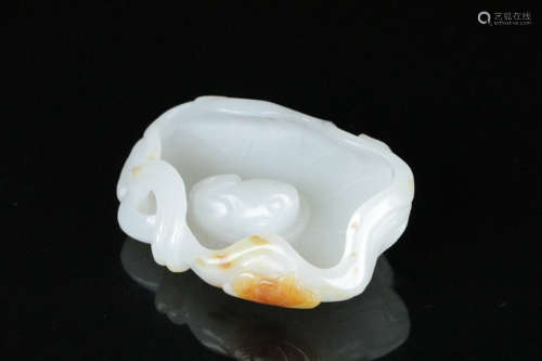 和田白玉蛙形笔舔 A Chinese Frog Shaped Hetian Jade Brush tian