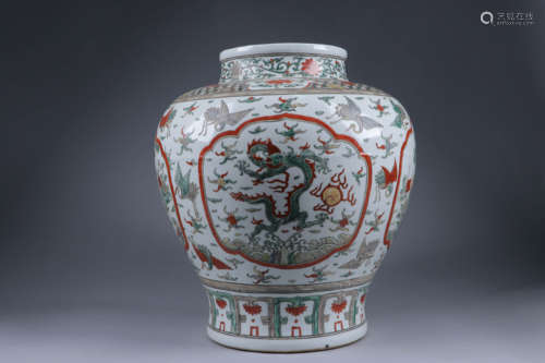 明代：大明万历年制款·瑞兽赏罐 A Chinese Luky Beast Painted Porcelain Jar