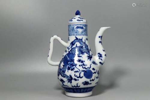 青花龙纹酒壶 A Chinese Blue and White Dragon Pattern Porcelain Wine Por