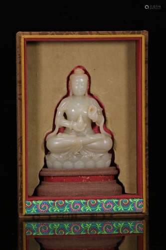 老和田玉观音坐姿雕像 A Chinese Carved Hetian Jade Guanyin Statue