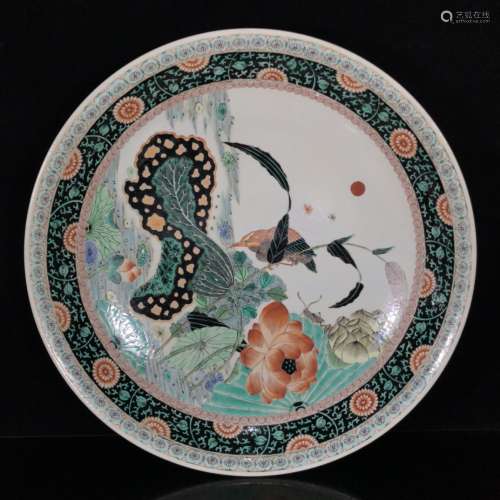 清康熙五彩荷花花鸟盘。  A Chinese Multi Colored Flower&Bird Pattern Porcelain Plate