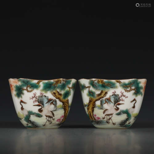 清乾隆年制款 粉彩松鹤花口杯一对 A Pair of Chinese Famille Rose Painted Porcelain Cups