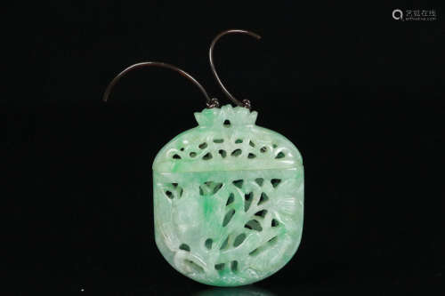 翡翠花鸟纹香囊 A Chinese Flower&bird Carved Jadeite Sachet