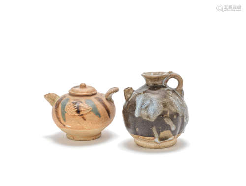 A phosphatic brown glazed ewer and a Changsha brown and green splashed bird-form ewer and cover Tang Dynasty