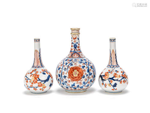 A Chinese Imari apothecary bottle and a pair of sprinklers Kangxi and circa 1725