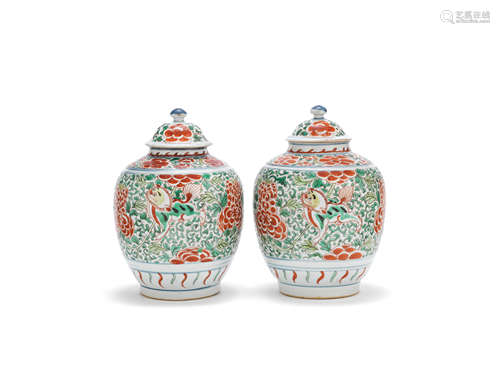 A pair of wucai jars and covers Shunzhi