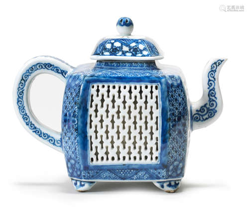 A blue and white reticulated teapot and cover Qianlong