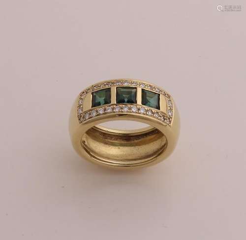 Yellow gold ring with tourmaline and diamond