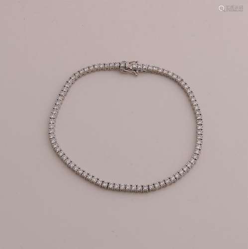 White gold tennis bracelet with diamond