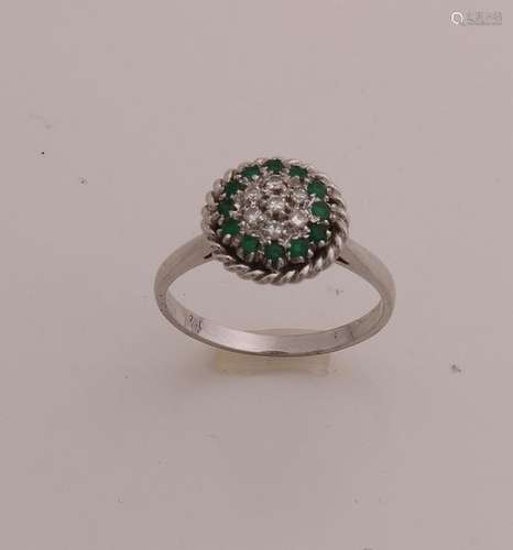 White gold ring with emerald and diamond