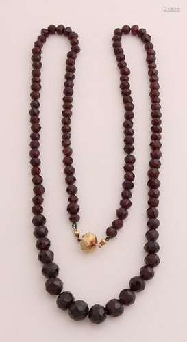 Garnet necklace with gold lock