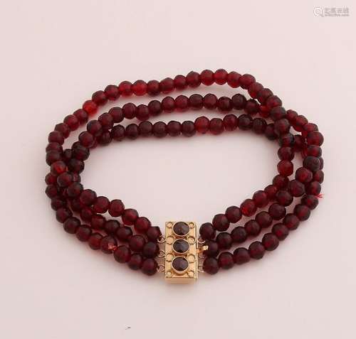 Garnet bracelet with gold clasp