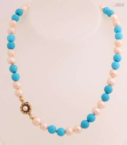 Necklace with turquoise and pearl with gold lock