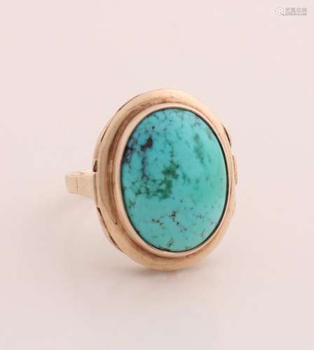 Gold ring with turquoise