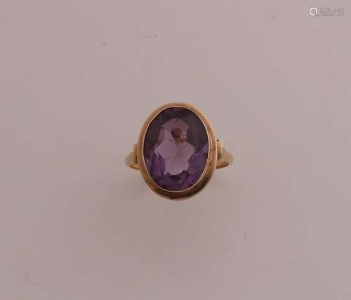 Gold ring with amethyst