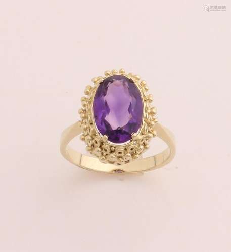 Gold ring amethyst