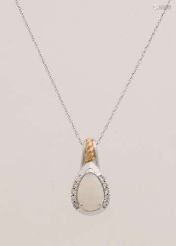 White gold pendant with opal