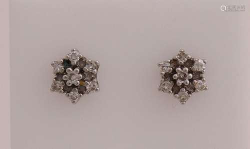 White gold earrings with diamond