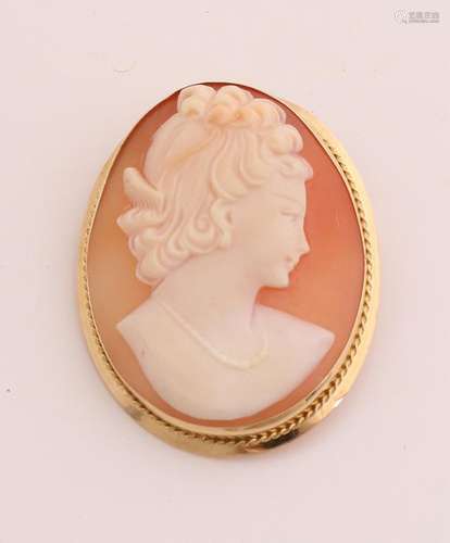 Gold cameo pendant / brooch