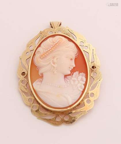 Gold pendant / brooch with cameo