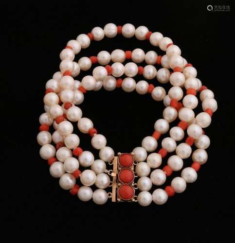 Bracelet with pearl and red coral with gold clasp