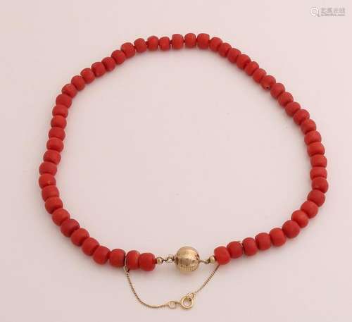 Necklace with red coral and gold lock