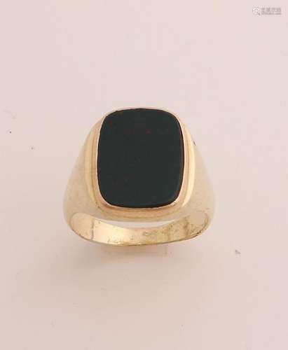 Gold men's ring with heliotrope