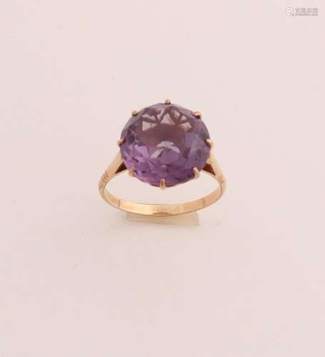 Gold ring with amethyst