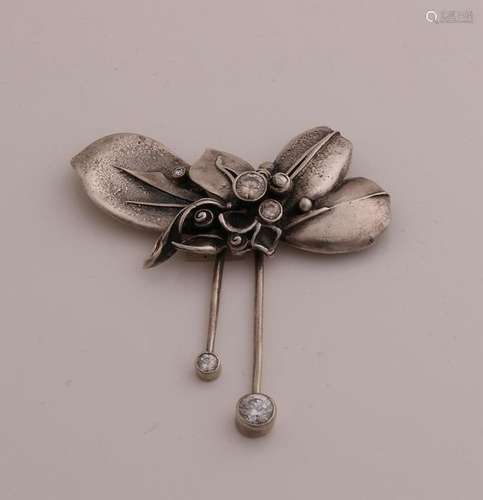 Silver brooch in flower shape