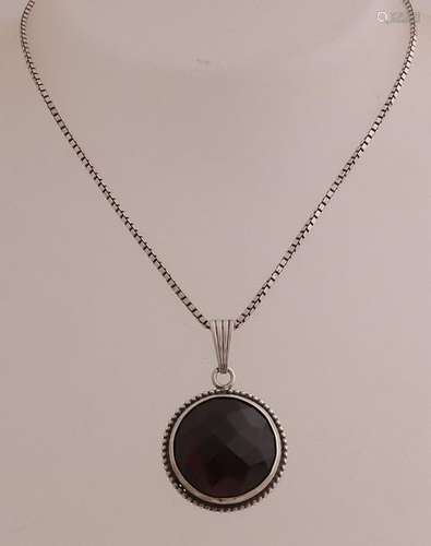 Silver necklace with garnet pendant