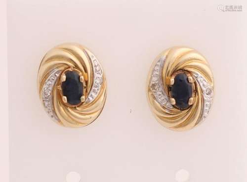 Gold earrings with diamond and sapphire