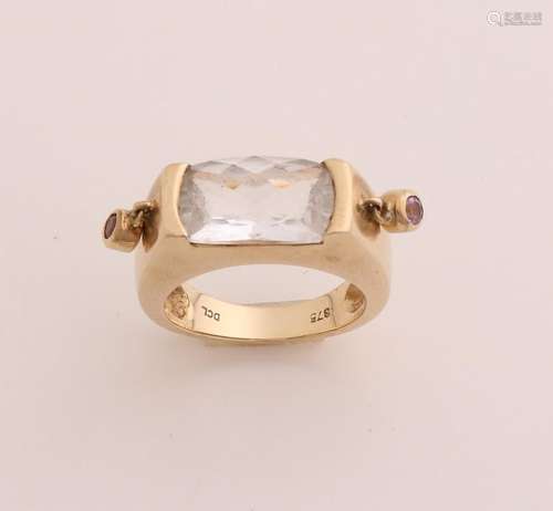 Ring with rock crystal