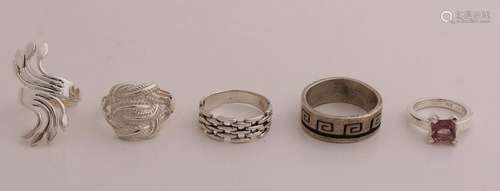 Lot with 5 silver rings